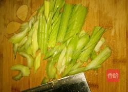 芹菜炒鸡蛋的做法图解3