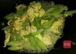 芹菜炒鸡蛋的做法图解6