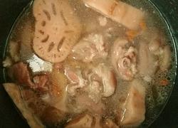 猪蹄莲藕汤