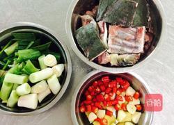 锅仔甲鱼的做法图解1