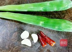 炝炒莴苣丝的做法图解1