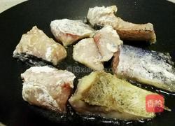 干煸椒盐鱼块的做法图解5