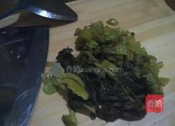 酸菜炒五花肉的做法图解3