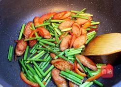 香肠炒蒜苔的做法图解5