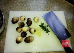 虾仁菌菇滑蛋的做法图解2