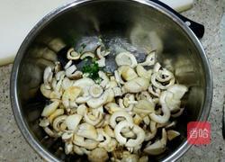 虾仁菌菇滑蛋的做法图解3