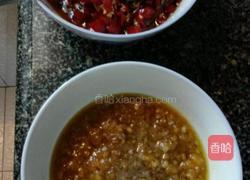 双色剁椒鱼头的做法图解1