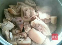 红烧扣肉焖笋干的做法图解1