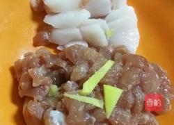 蒜苗炒肉片的做法图解1