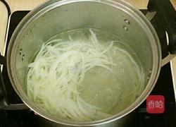 麻酱拌紫甘蓝洋葱丝的做法图解3