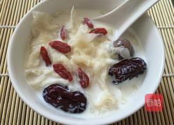 牛奶银耳红枣养颜汤的做法图解9