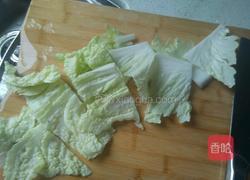 白菜炖肉的做法图解1