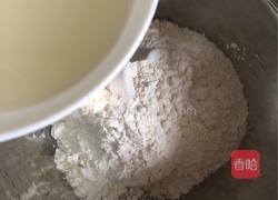 牛肉粒洋葱披萨的做法图解1