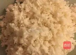 Illustration of how to make fresh meat and water chestnut dumplings 2