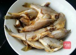 干炸小黄花鱼的做法图解4