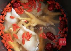雞腳花生花膠湯的做法图解4