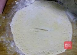 香肠培根披萨的做法图解5