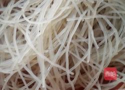 猪肉白菜炖粉条的做法图解2