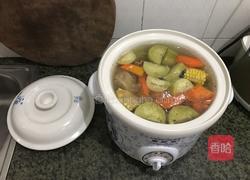 青红萝卜铜骨汤的做法图解8