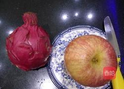 火龙果苹果汁的做法图解1