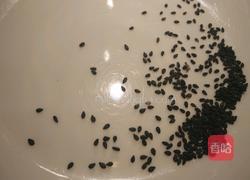 黑芝麻虾皮鸡蛋糕的做法图解2