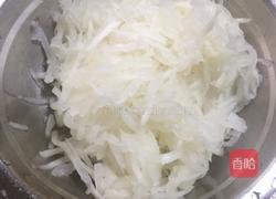 酱油萝卜丝的做法图解1