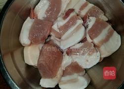 红烧肉闷土豆的做法图解1