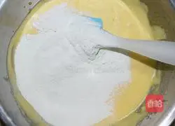 Illustration of how to make cream fruit cake roll 7