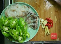青椒炒鱿鱼的做法图解2