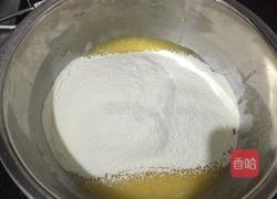 电饭煲戚风蛋糕的做法图解4