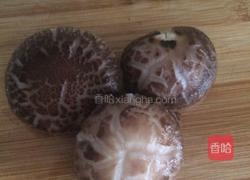 洋葱香菇炒鸡块。的做法图解2