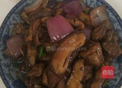 洋葱香菇炒鸡块。的做法图解14