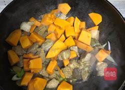 南瓜红烧肉的做法图解3