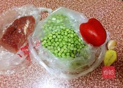 豌豆炒肉丁的做法图解1