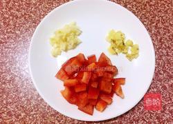 豌豆炒肉丁的做法图解3