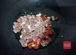 豌豆炒肉丁的做法图解7