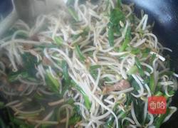 绿豆芽炒韭菜的做法图解6