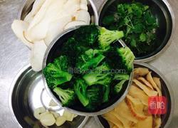 西兰花扒响螺的做法图解1