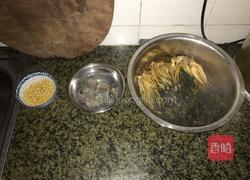 蚝䜴菜干筒骨汤的做法图解2