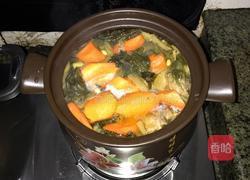 蚝䜴菜干筒骨汤的做法图解7