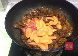 五花肉炒蒜薹的做法图解4