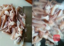 双椒炒鱿鱼须的做法图解2