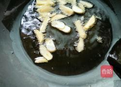 双椒炒鱿鱼须的做法图解4