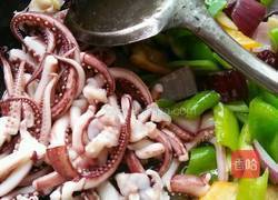 双椒炒鱿鱼须的做法图解6