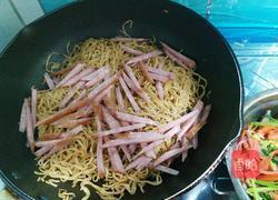 家常彩蔬炒面的做法图解8