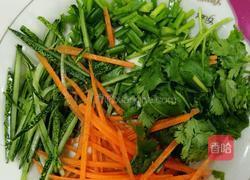 香辣牛肉炸酱面的做法图解1