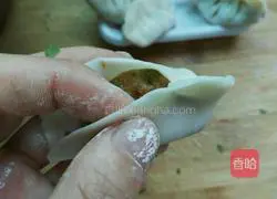 Illustration of how to make Liuye dumplings 10