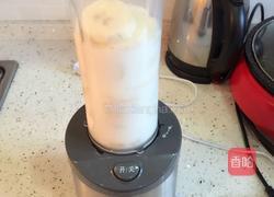 香蕉奶昔的做法图解3