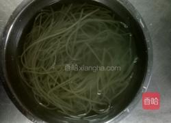 萝卜丝粉条炖豆腐的做法图解3