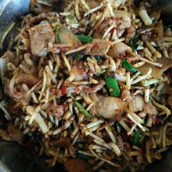 五花肉炒折耳根的做法[图]